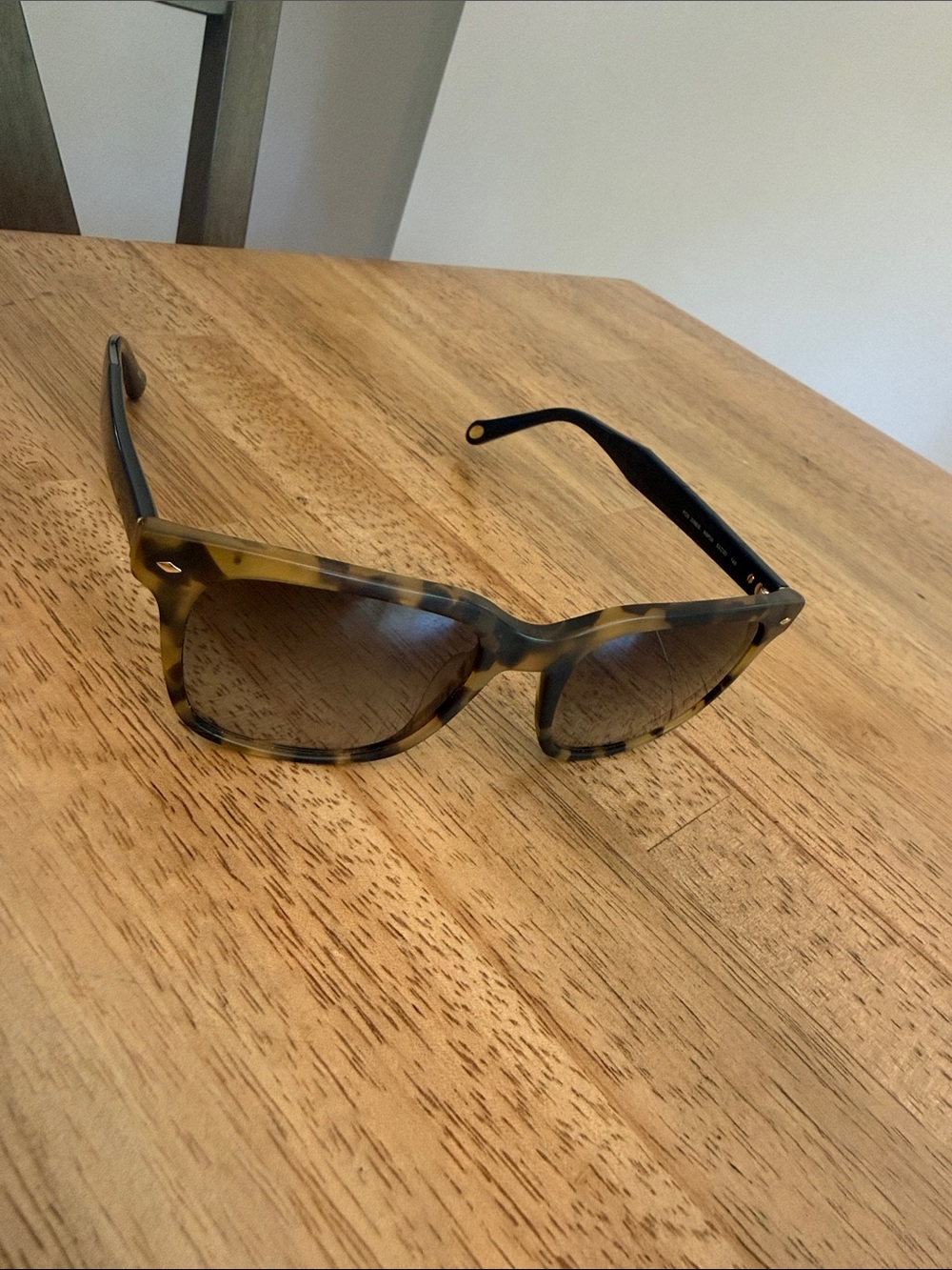 Fossil Tortoiseshell Sunglasses with Brown Gradient Lenses
